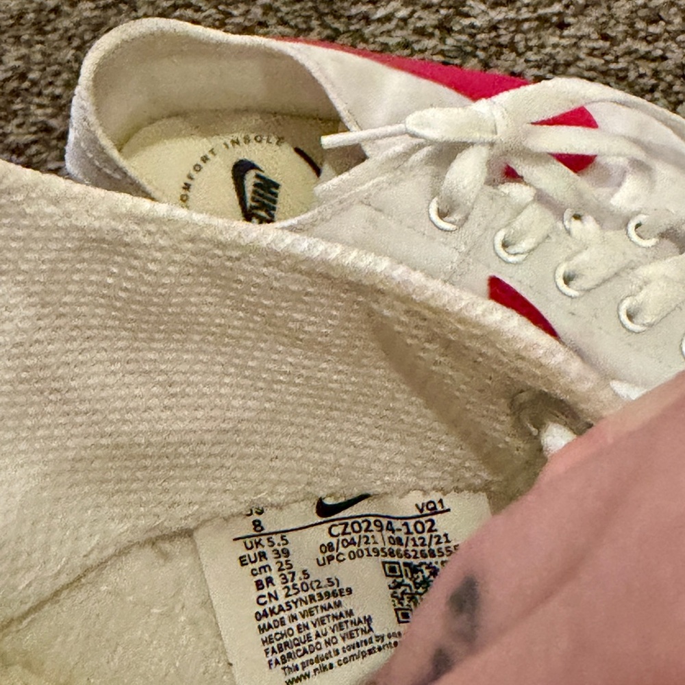 Nike Women’s canvas court legacy sneakers! - Picture 7 of 7